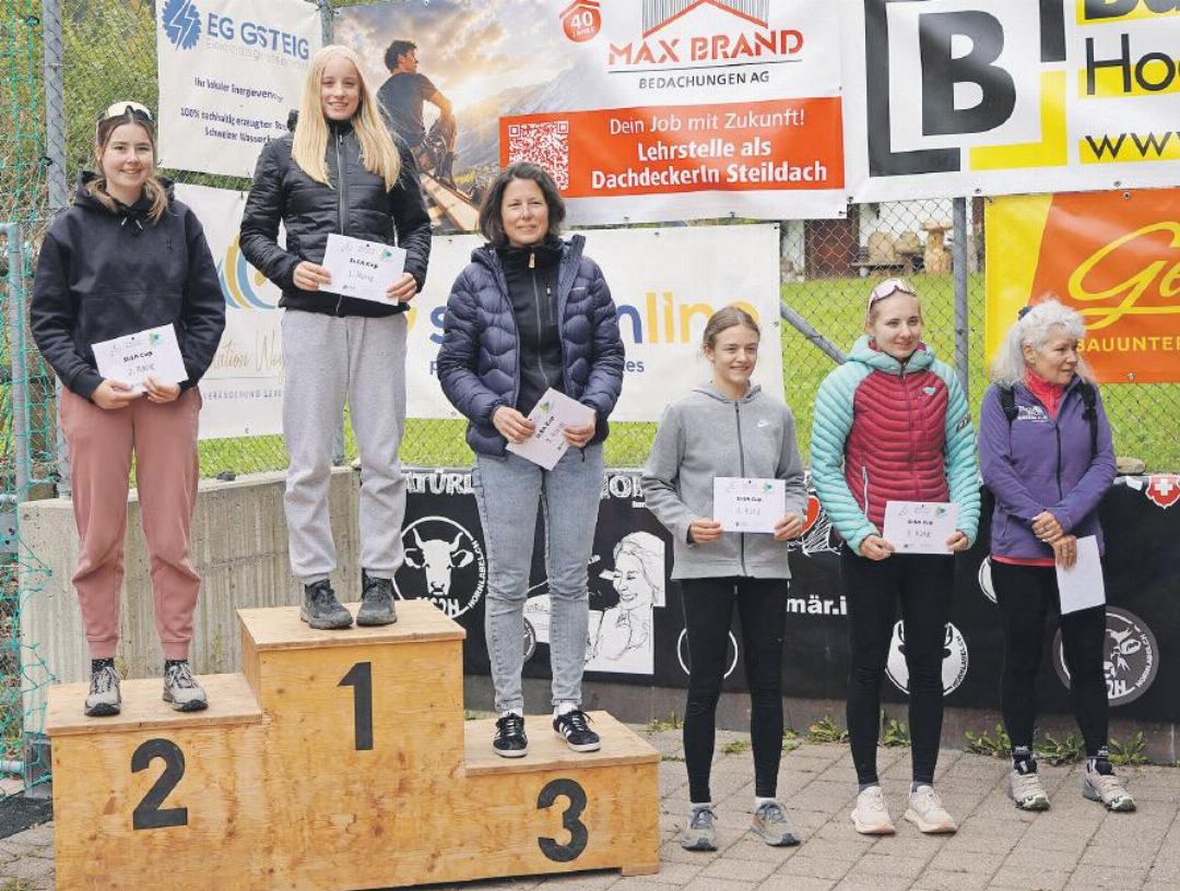 Die sechs schnellsten Damen des SI-SA-Cups: v.l. Juliana Kohler, Danja Reichenbach, Cécile Kohler, Ramona von Siebenthal, Lara Marti, Cornelia Schär-Wicki. Die sechs schnellsten Damen des SI-SA-Cups: v.l. Juliana Kohler, Danja Reichenbach, Cécile Kohler, Ramona von Siebenthal, Lara Marti, Cornelia Schär-Wicki.