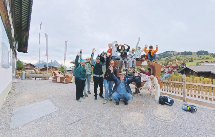 Gruppenbild der Orffgruppe bei der Horneggli-Talstation.     FOTO: ZVG