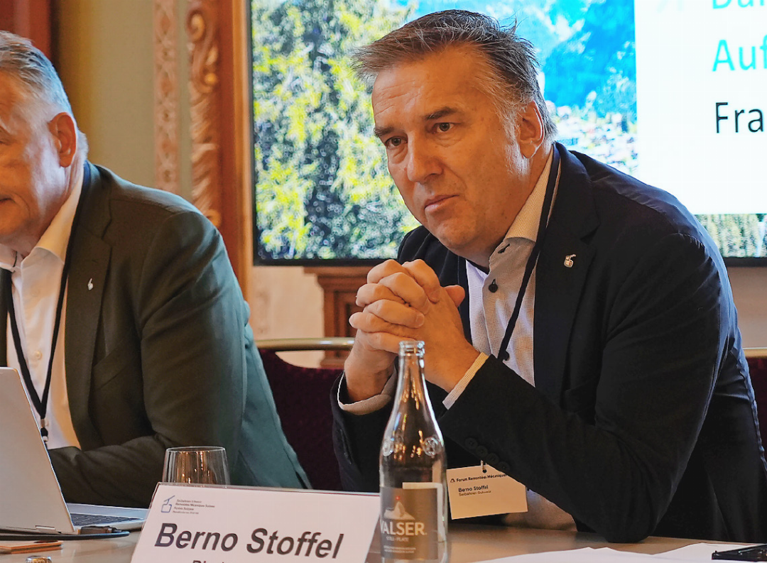 ...und Berno Stoffel, Direktor Seilbahnen Schweiz, informierten an der Medienkonferenz in Interlaken über die Entwicklungen und Herausforderungen der Schweizer Seilbahnbranche. FOTOS: MAXIME VÖGELE ...und Berno Stoffel, Direktor Seilbahnen Schweiz, informierten an der Medienkonferenz in Interlaken über die Entwicklungen und Herausforderungen der Schweizer Seilbahnbranche. FOTOS: MAXIME VÖGELE