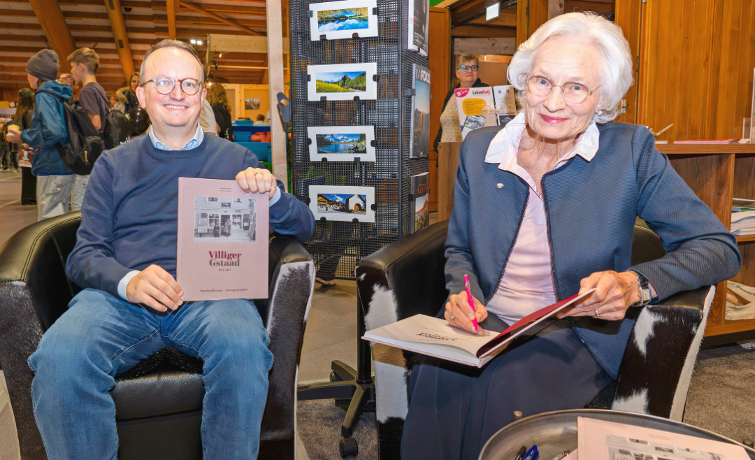 Françoise Villiger und Antoine Scherrer signierten gerne Bücher für Interessierte. Françoise Villiger und Antoine Scherrer signierten gerne Bücher für Interessierte.