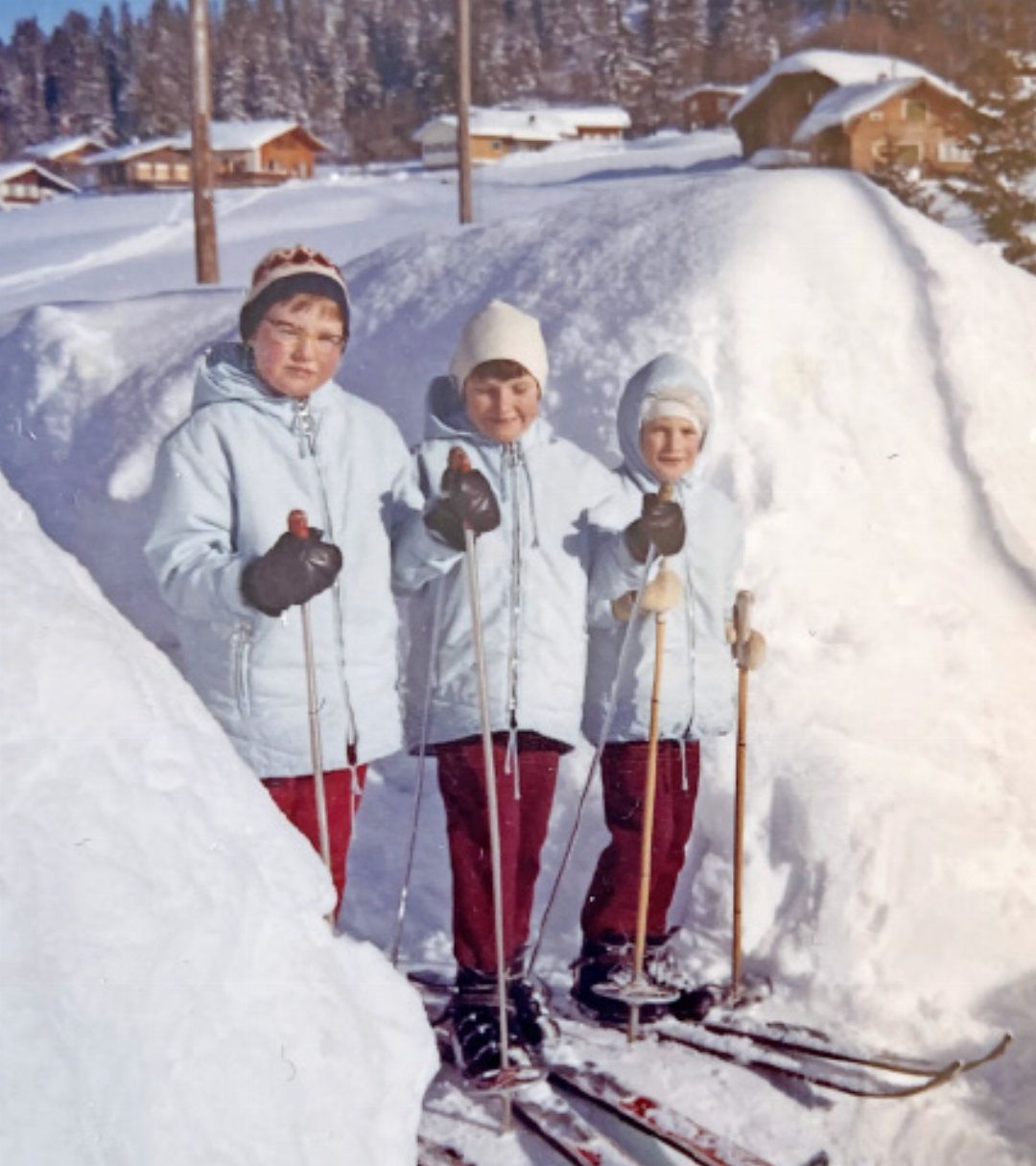 Die Geschwister Glur vor dem Elternhaus. Die Geschwister Glur vor dem Elternhaus.