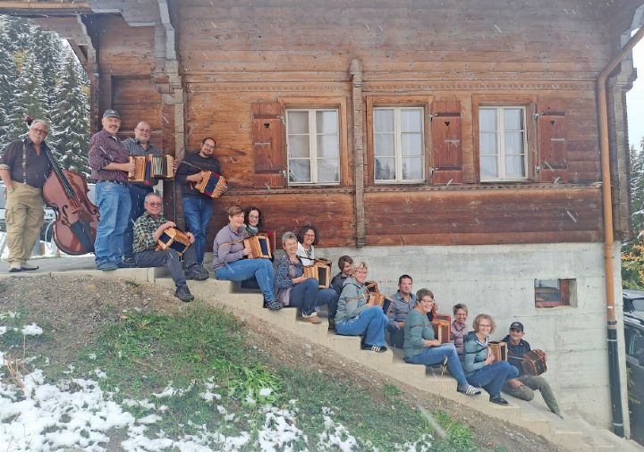 Spass und gemeinsames Musizieren am Übungswochenende in St. Stephan.       FOTO: ZVG